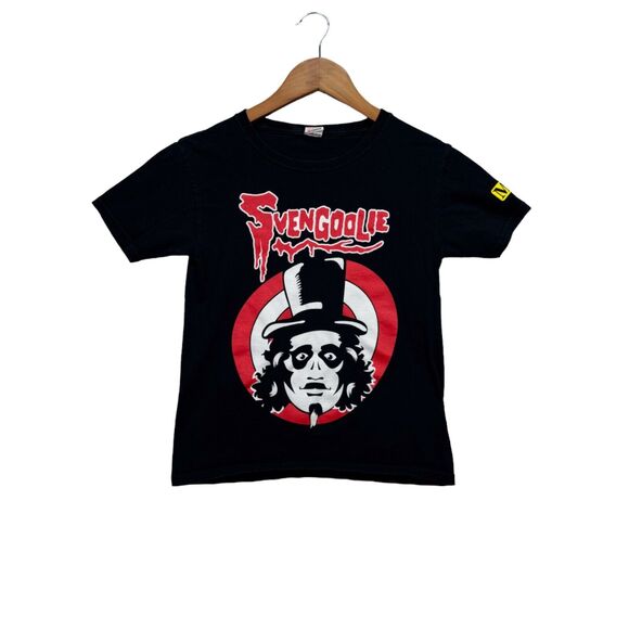 Official Svengoolie MeTV Horror Show Promo T Shirt Chicken Thrower Women's sz S - Picture 1 of 4